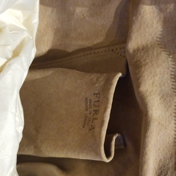 NEW Furla cream leather handbag - Picture 4 of 4